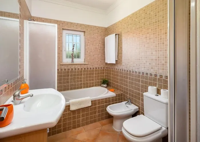 Private Ribeiro I Heated Pool, 4 Bed, Bbq, Ac, Wifi, Villa Albufeira