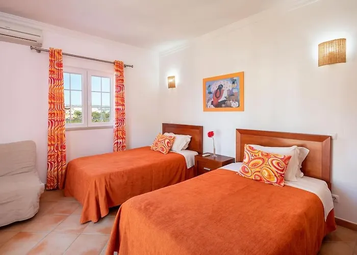 Private Ribeiro I Heated Pool, 4 Bed, Bbq, Ac, Wifi, וילה אלבופיירה